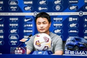 爱游戏体育app下载-青岛代理主帅揽责 透露中场休息时与吴金贵沟通
