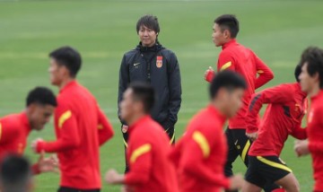 AYX爱游戏中国-解密：李铁续约五年意在亚洲杯 长约并非是护身符